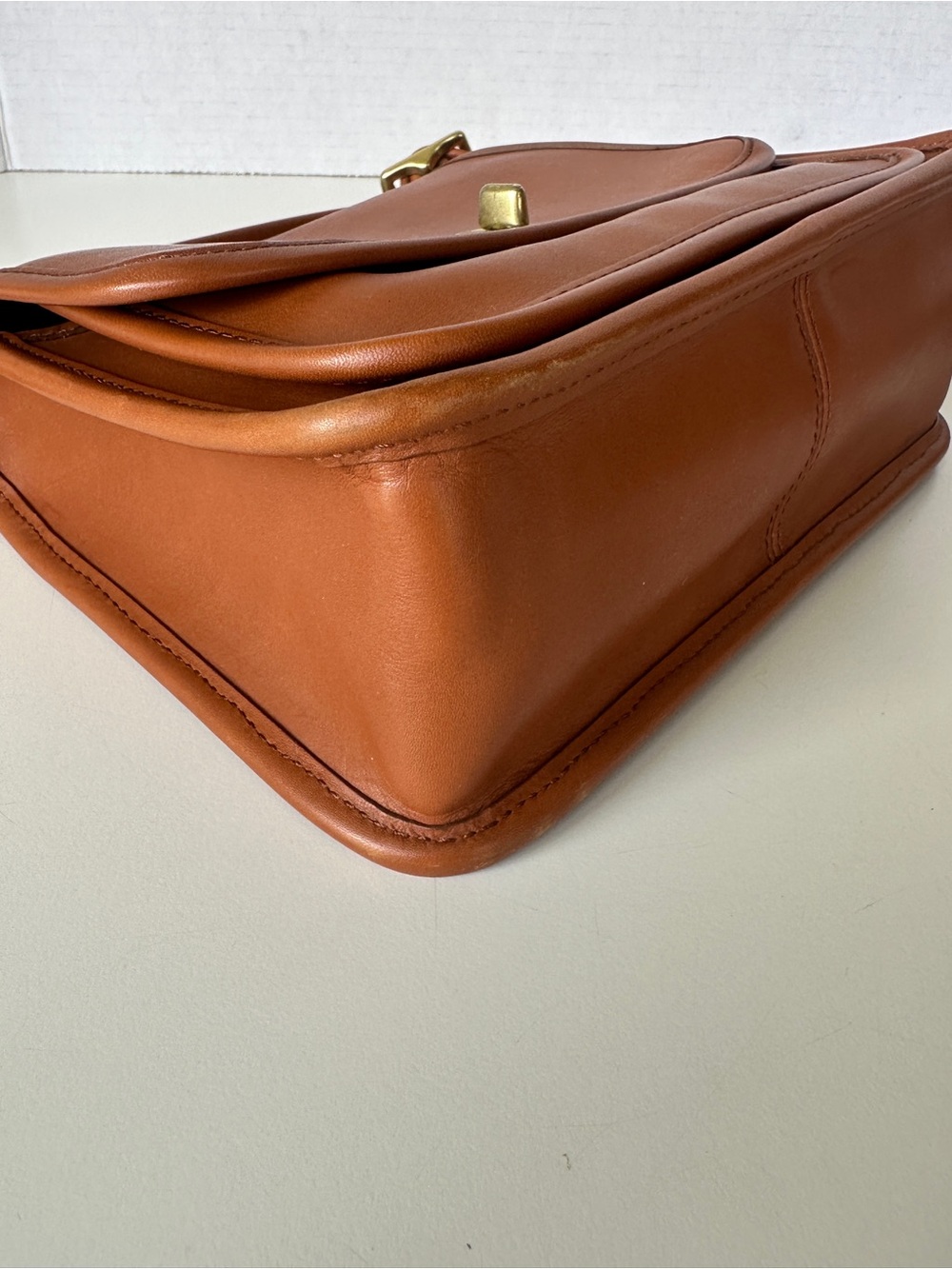 Coach Rambler Tan Leather Flap Crossbody Bag Turn-Lock Closure Handbag - Picture 14 of 16
